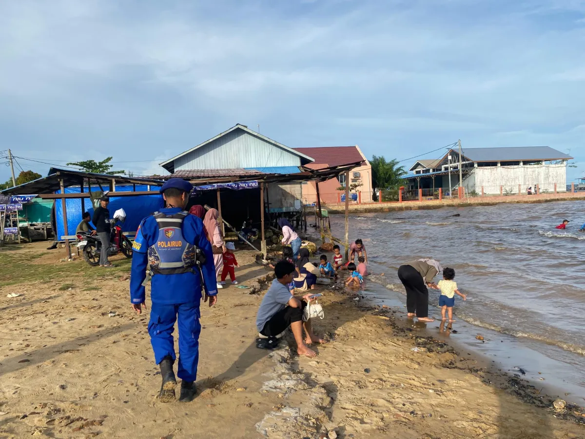 Satuan Polairud Polres Kutim dalam menjaga keamanan di wilayah hukum Polres Kutim rutin melaksanakan kegiatan pembinaan masyarakat (Binmas) perairan